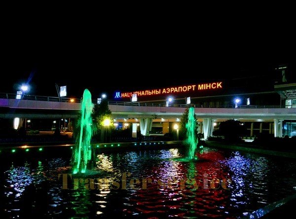 Фотография холла Международного аэропорта Минск вечером